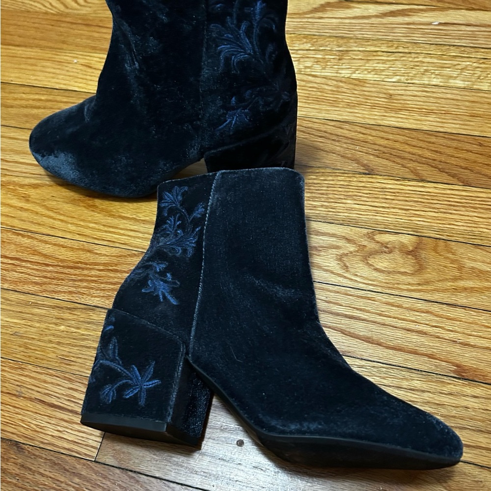 New Kenneth Cole Black Velvet Ankle Booties